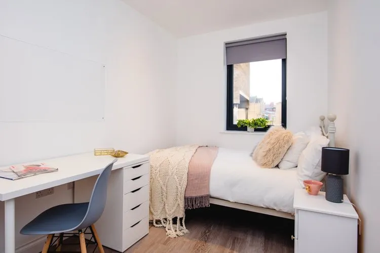 Flat F, 25 Lister Gate, Nottingham, NG1 7DE - Image 1